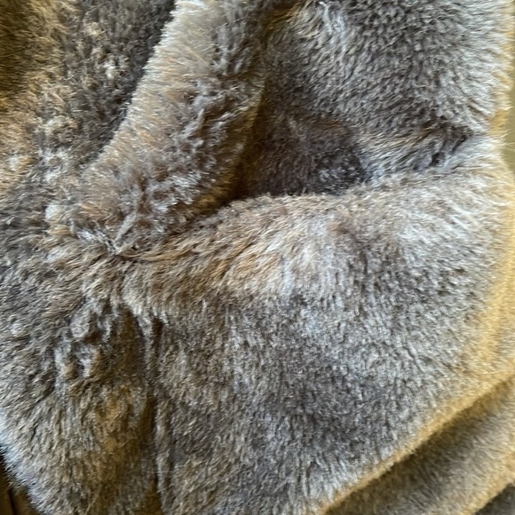 Zara kids youth 9-10 years black fuzzy fest - Picture 3 of 8